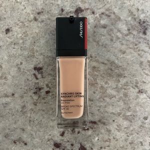 Shiseido Synchro Skin Radiant Lifting Foundation SPF 30 in 240 Quartz